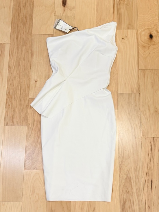 Chiara Boni Dresses & Skirts - NWT Chiara Boni La Petite Robe Zulema One Shoulder Dress